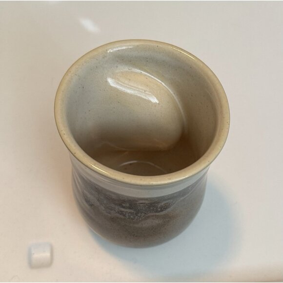 Stoneware Hand Warming Mug 14 oz Desert Sand Clay In Motion Neher 2022 Left Hand - Picture 5 of 16